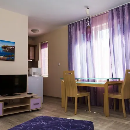 מלון דירות Aquaria 4*
