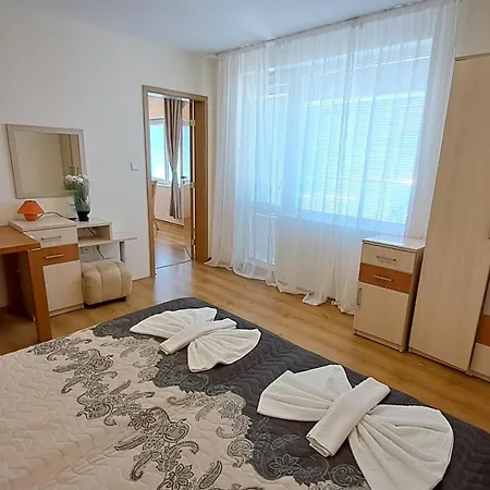 מלון דירות Aquaria 4*